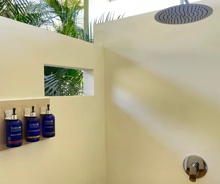 Outdoor shower in the Junior Suite at Casas Sollevante, surrounded by nature and perfect for wellness and yoga retreat guests.